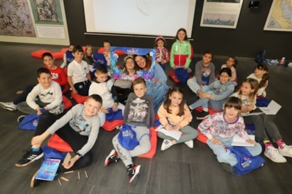 Splitski osnovnoškolci na "Morskoj bajkaonici" učili o morskoj tradiciji i baštini u Hrvatskoj te o potrebi očuvanja Jadrana za buduće generacije